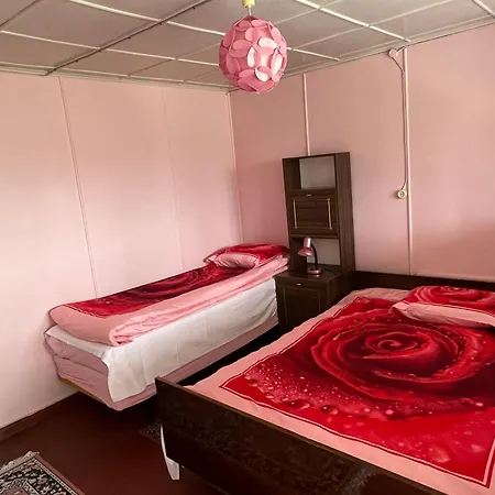 Semesterbostad Aliise Garden Pärnu